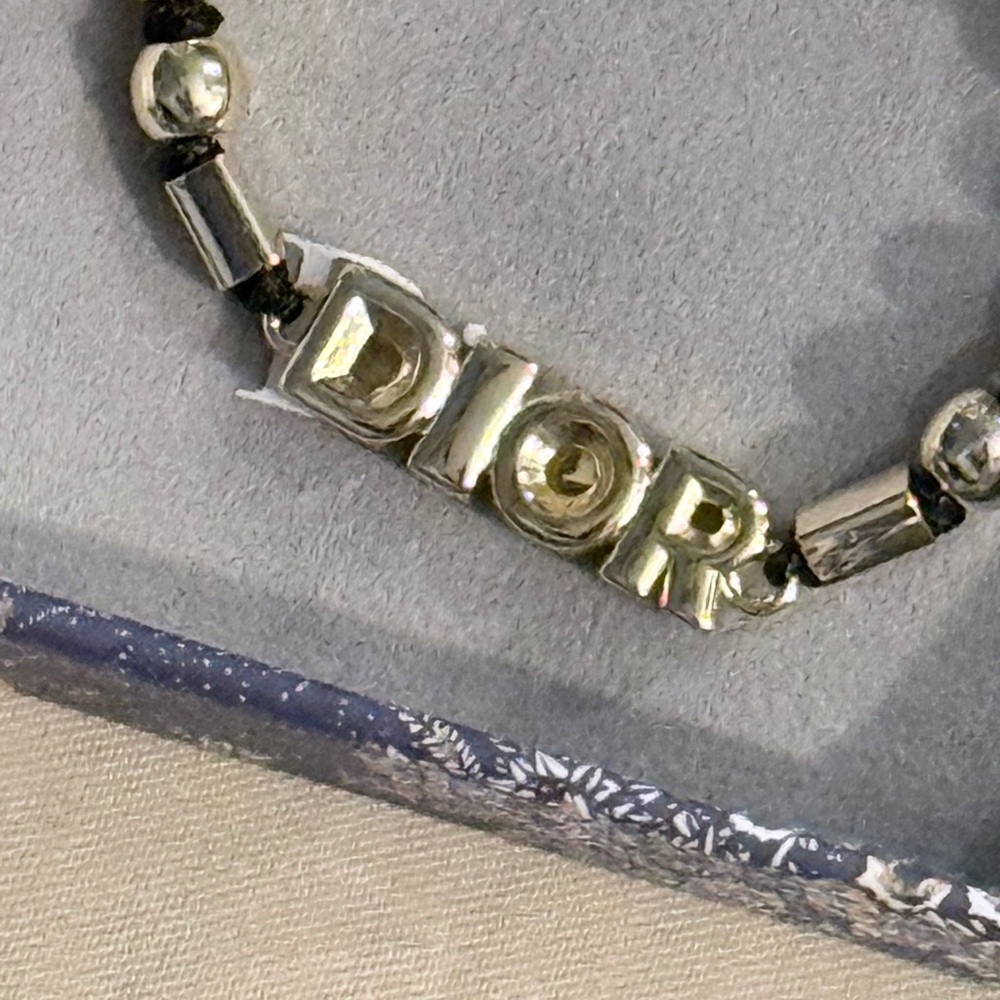 Fashion Unisex Black and Gold Beaded Bracelet - Picture 3 of 3